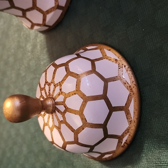 Gold Mesh Ginger Jar/Geometric Vase - Picture 2 of 8